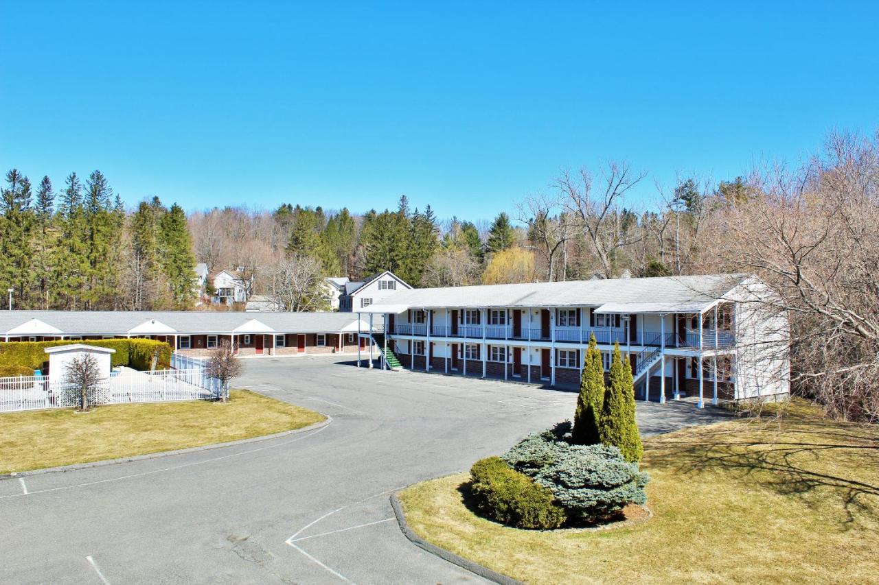 Pilgrim Inn Lee Exterior photo