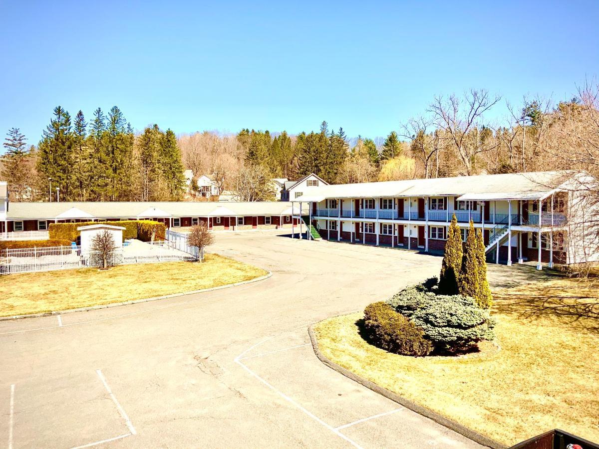 Pilgrim Inn Lee Exterior photo